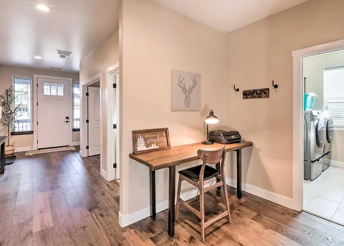 Modern Retreat W/ Fire Pit & Ev Charger! Flagstaff