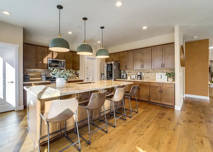 Modern Retreat W/ Fire Pit & Ev Charger! *