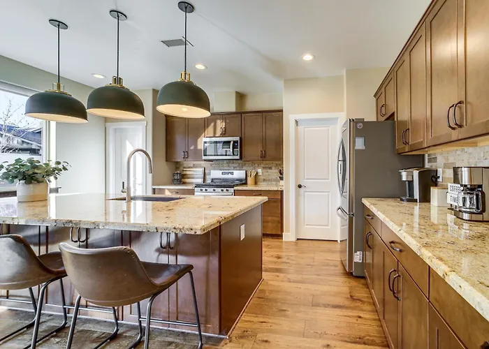 Holiday home Modern Retreat W/ Fire Pit & Ev Charger! *