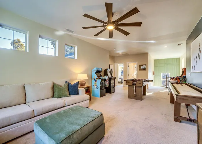 Modern Retreat W/ Fire Pit & Ev Charger! Holiday home