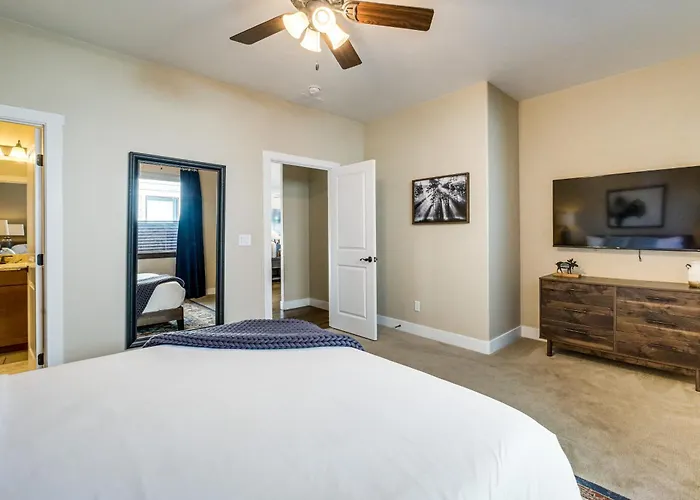 Modern Retreat W/ Fire Pit & Ev Charger! Flagstaff