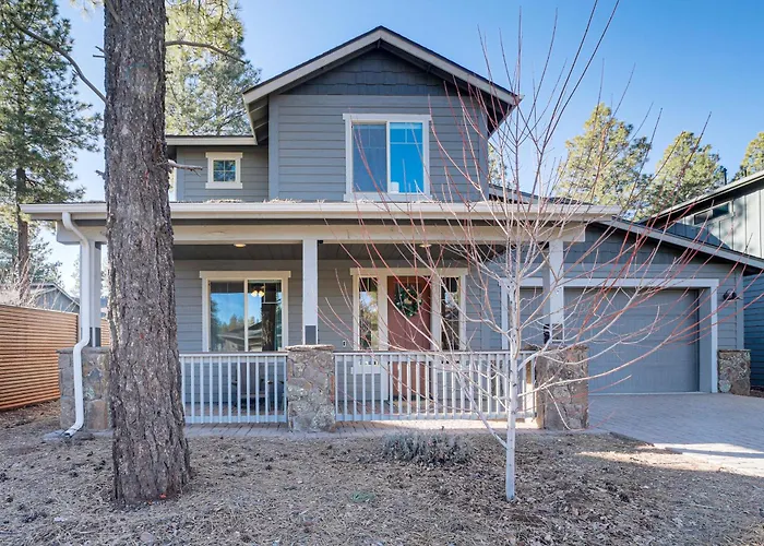 Holiday home Modern Retreat W/ Fire Pit & Ev Charger!