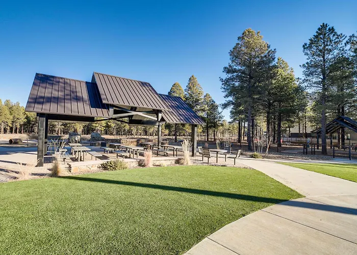 Modern Retreat W/ Fire Pit & Ev Charger! Holiday home