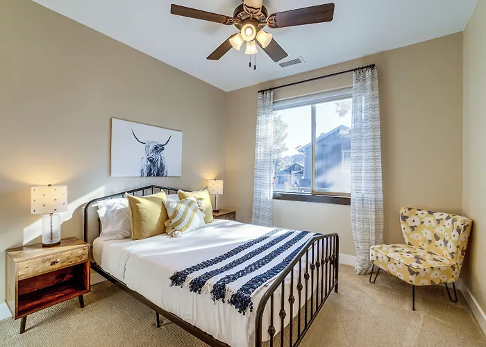 Modern Retreat W/ Fire Pit & Ev Charger! Holiday home *