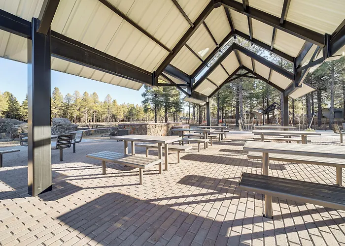 Holiday home Modern Retreat W/ Fire Pit & Ev Charger!