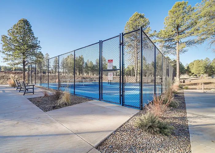Holiday home Modern Retreat W/ Fire Pit & Ev Charger!