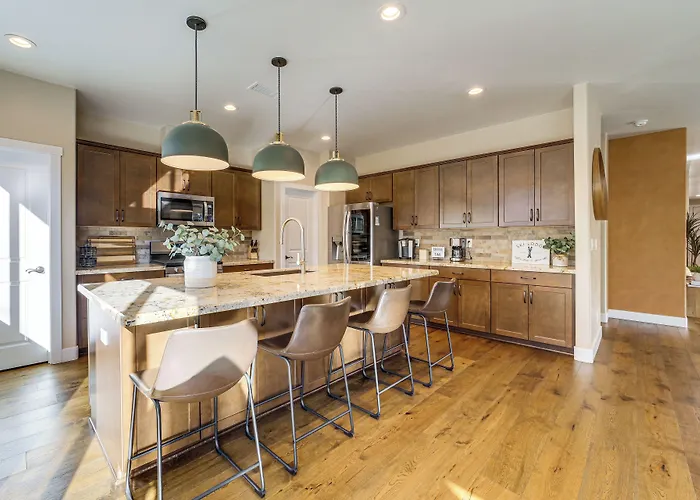 Modern Retreat W/ Fire Pit & Ev Charger! Holiday home Flagstaff